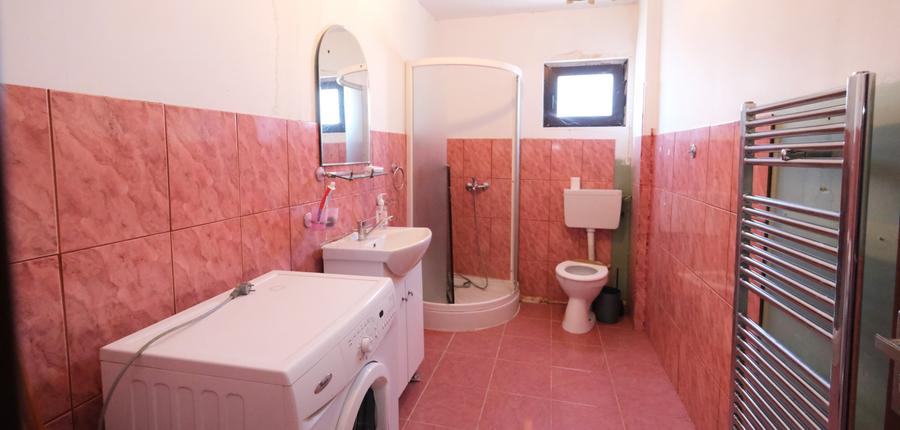 Casă individuală cu 5 camere cu Teren 690 Mp în Tânganu