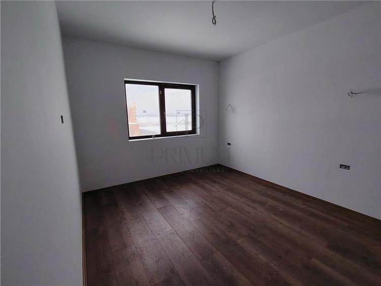 Duplex cu 4 camere cu Canalizare în Moșnița Veche