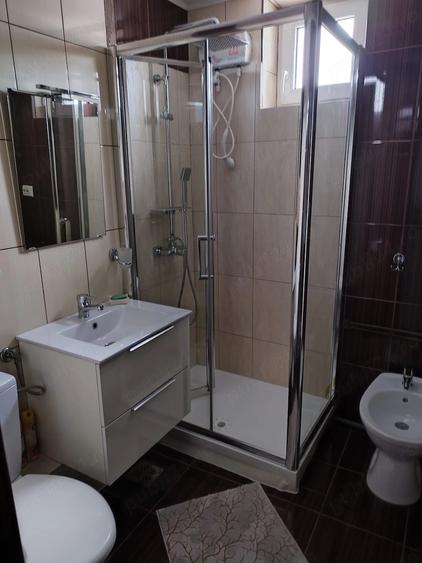 Apartament cu 4 camere semidecomandat în Central