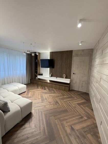 Apartament cu 3 camere semidecomandat în Ștefan cel Mare