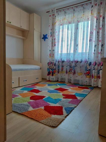 Apartament cu 3 camere decomandat în Tractorul