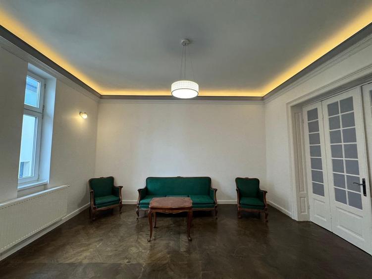 Etaj intreg, 5 camere in VILA INTERBELICA 180 mp, renovat - 1