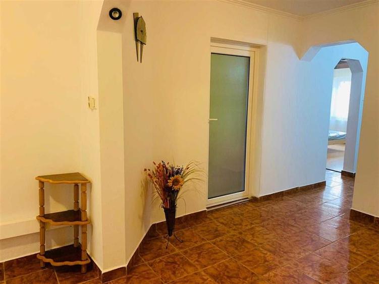 Mobilat si utilat complet, modificat in 3 camere linga Lidl - 9