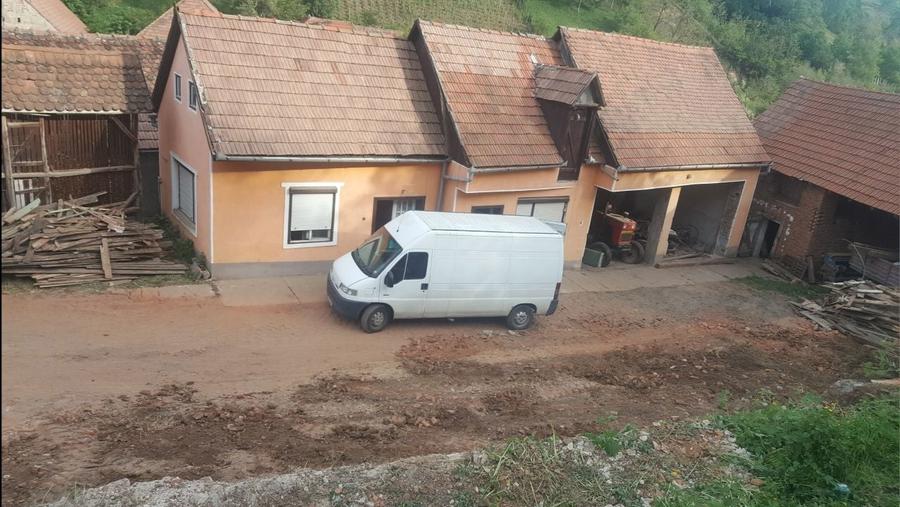 Casa individuala de vanzare curte si gradina suprafata 1500mp - 6