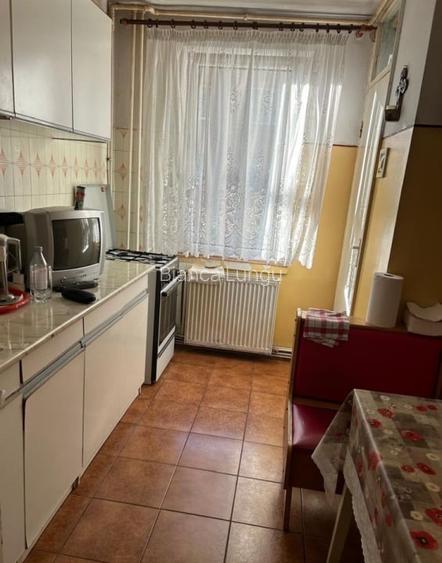 Apartament de 4 camere ( BOXA-CENTRALA )-Craiter