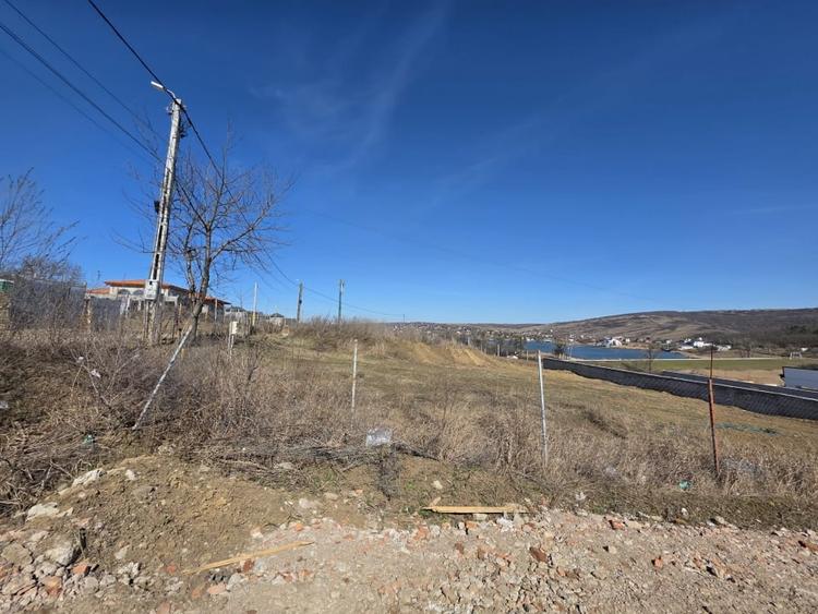 Teren intravilan Sorogari priveliste superba spre lac - 3