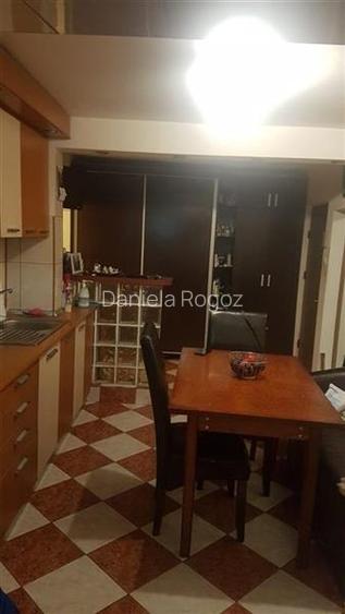 Apartament cu 4 camere decomandat în Fizicienilor