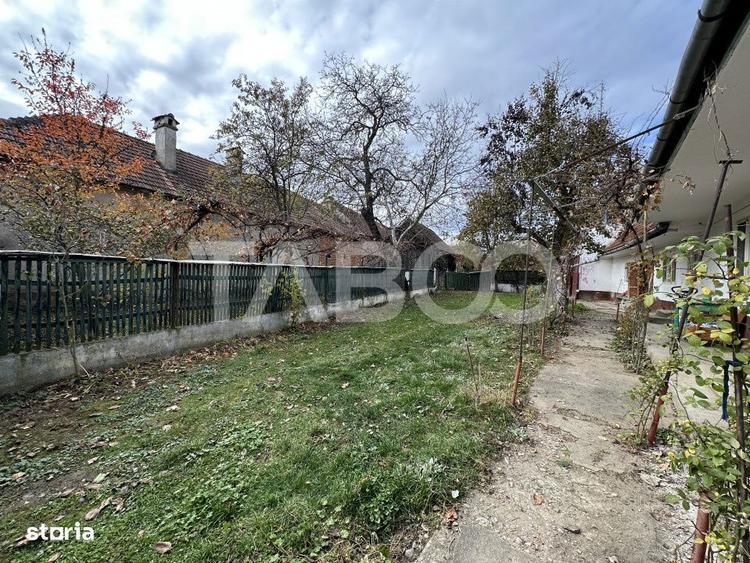 Casa cu gradina 3 camere anexe gospodaresti 5702 mp teren in Gura Vaii - 3