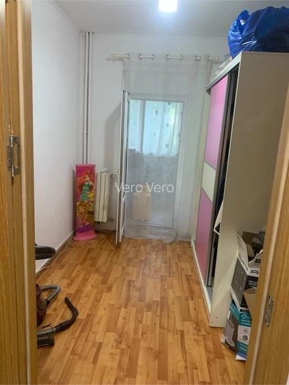 Vand apartament 3 camere