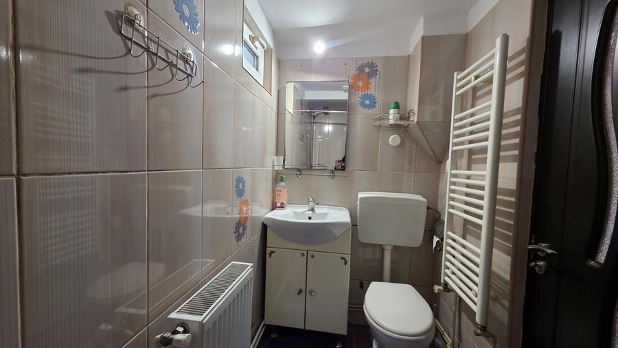 Garsoniera de inchiriat, la curte - 6