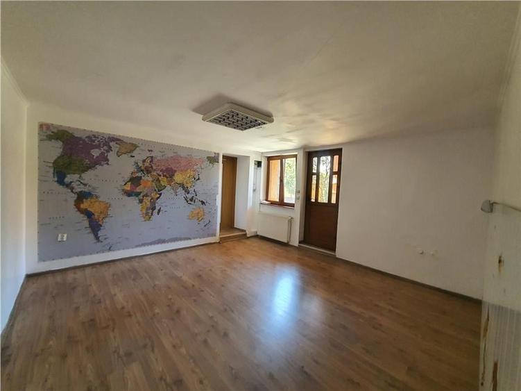 Vilă Spațioasă cu Potențial Multiplu ?n Zona Terezian Sibiu - 12