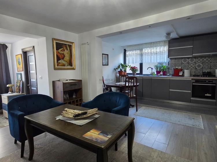 2 case + spațiu comercial | 6 dormitoare - băi proprii | 685 MP Teren - 9