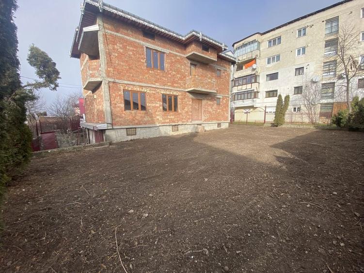 Vand / Schimb Casa la rosu 350 mp Falticeni - 8