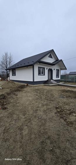 Vand Casa in comuna Voinesti - 6