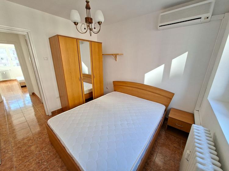 Apartament cu 3 camere semidecomandat în Ștefan cel Mare