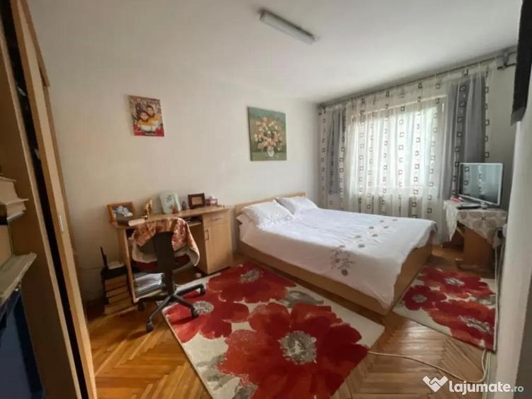 Apartament de vanzare cu 3 camere, 81 mp, zona Victor Babes - 1