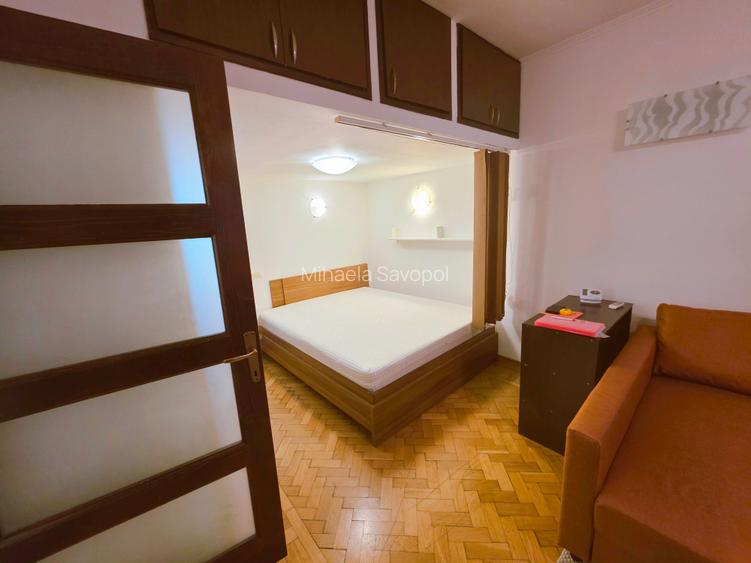 Garsoniera dubla Sala Palatului et 1/7  bloc 1960 centrala proprie 42 mp