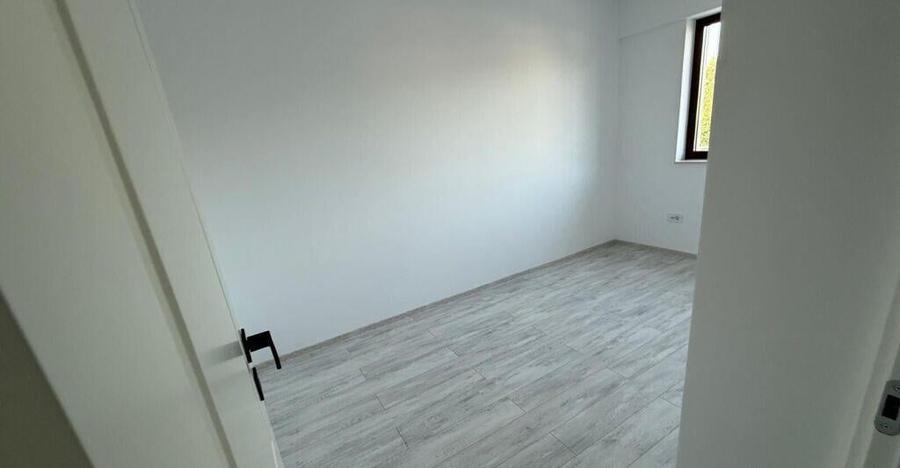 APARTAMENT DE 44 MP, LA 2 STATII DE PODU ROS - 11