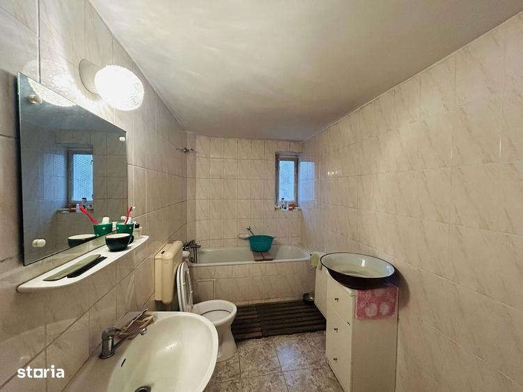 Vila de vanzare - Individuala, 7 camere, teren mare - Sub Arini - 6