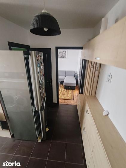 Vand apartament 2 camere et 1 din 4 - 5