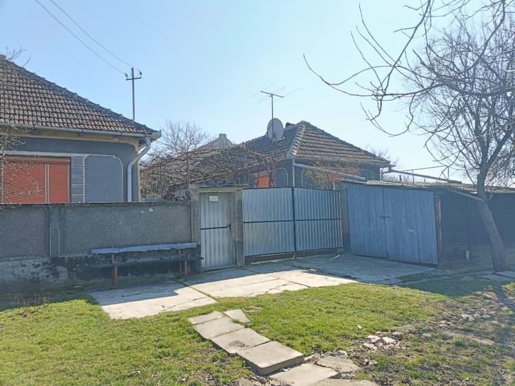 Casă de vânzare  - 3