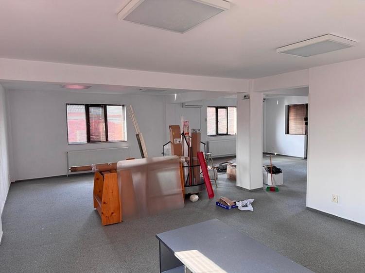 Cladire pretabila birouri, magazin online, sali de curs etc - 6