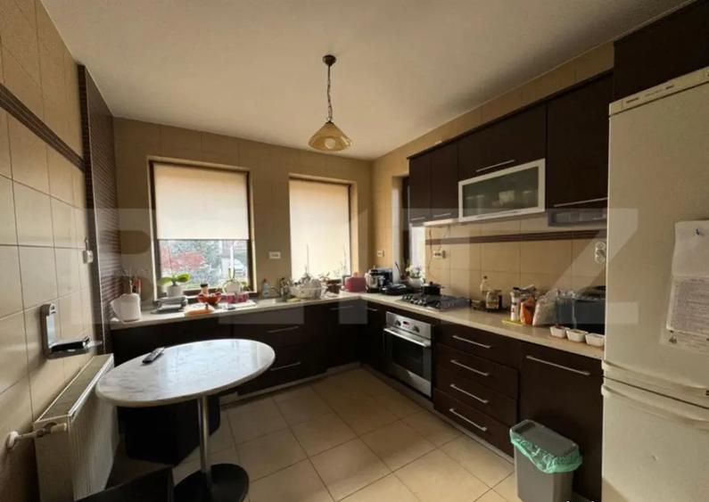 Casa impresionanta , 250 mp , cu gradina generoasa 1000 mp , - 14