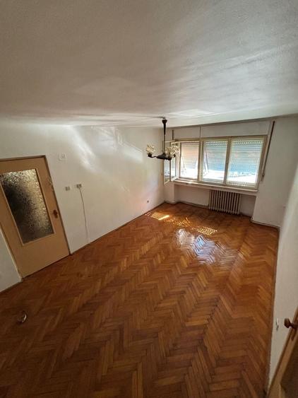 BRASADAS vinde ap 3 cam etaj 1/4 in Micro 16. - 3