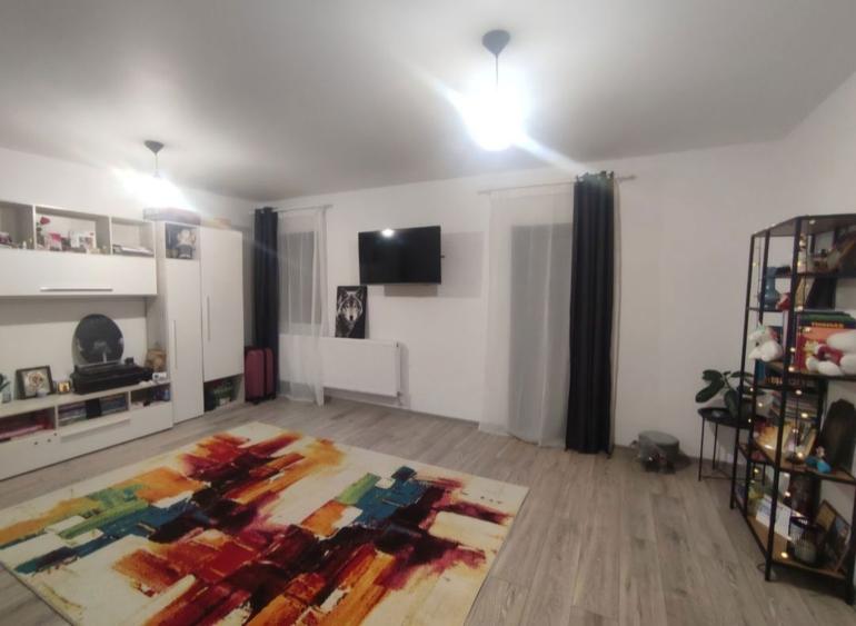 Vand casa Albota P+1E sub pretul unui apartament - 1