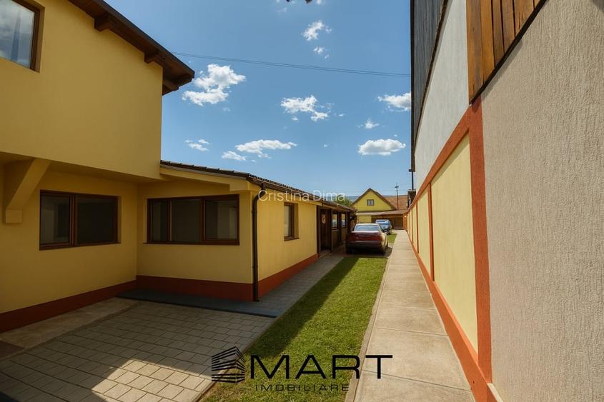 Casa Orlat - 2 apartamente, 2 terase, curte amenajata, 2000 mp gradina si livada