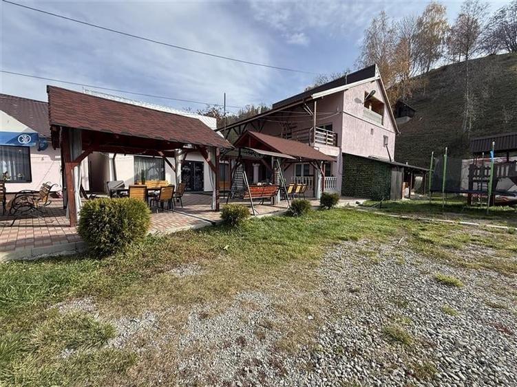 Ghimes- Faget- Pensiune de vanzare- afacere la cheie! - 1