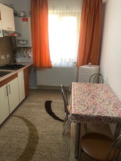 Garsoniera decomandata 40 mp - zona Dacia,parter - 1.700 lei/luna (Cod E2+E7) - 5