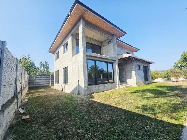 Vilă luminoasă, 4 camere, cu teren generos – Com. Plopu - 1