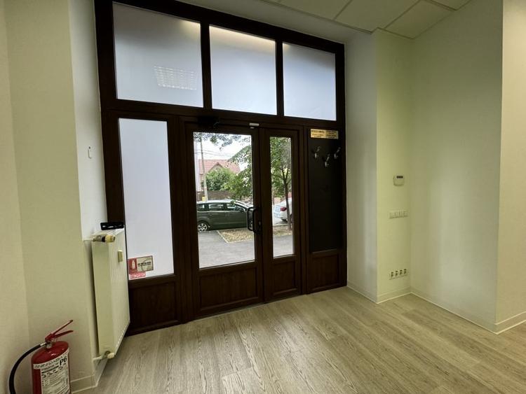 Spatiu Comercial cu vitrina- Zona Modern, Comision 0 - 21