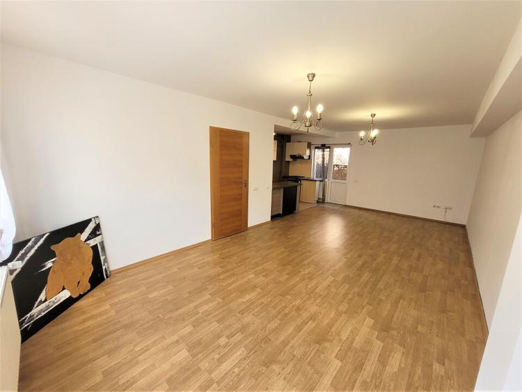 Inchiriere triplex retras de la strada cu curte si parcare in cartierul Europa - 5