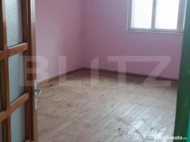 Casa cu 3 camere, bucatarie si baie, 105 mp ?i un teren de - 2