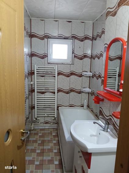 Ofer spre inchiriere garsoniera, etaj 1,zona Pia?a - 2