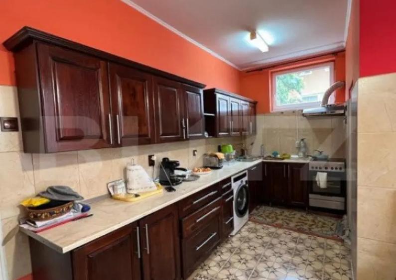 Casa 274 mp, teren 443 mp, zona centru LIVADA, pretabila si - 5