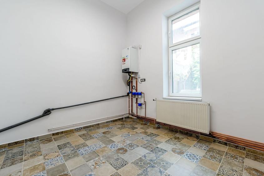 Apartament ULTRACENTRAL cu 3 camere, la cheie, renovat recent - 10