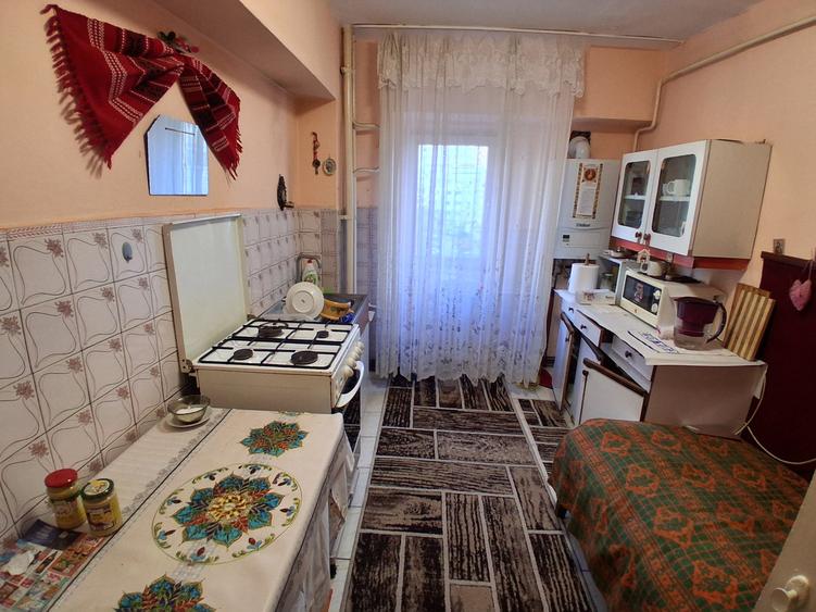 PACURARI OMV 3 CAMERE DECOMANDAT ET.3  70 MP BLOC 1985     COD 160597 - 4