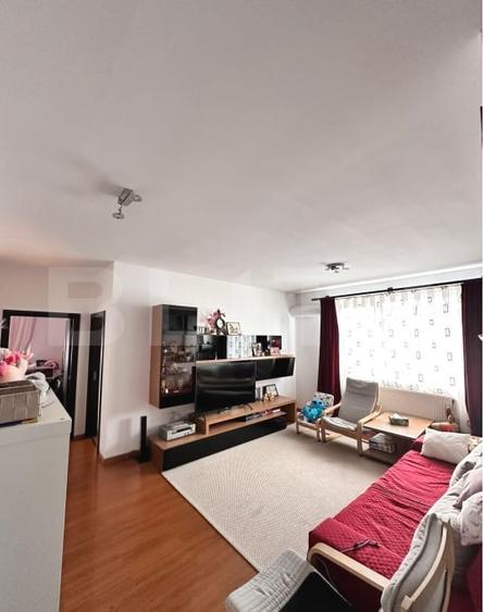 Apartament spatios 3 camere, balcon si parcare, etaj 3/3, zona Stadionului. - 2