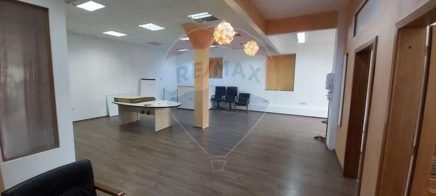 Cladire de  birouri deosebita ,zona  centrala, de vanzare - 10