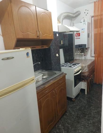 Ofer spre inchiriere apartament 2 camere, zona 9 Mai Lido , decomandat, etajul 1 - 4