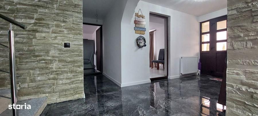 Casa spa?ioasa cu piscina ?i teren 1507 mp in Sat Costi - 5