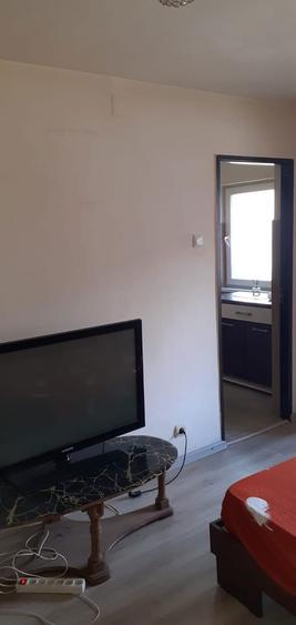 Inchiriez garsoniera Str Decebal - 2