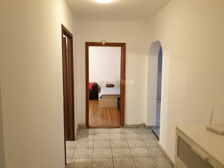 Ap. 4 camere decom., Metrou Timpuri Noi/Str. Nerva Traian, 4/8 Ap. 4 camere decom., Metrou Timpuri Noi/Str. Nerva Traian, 4/8