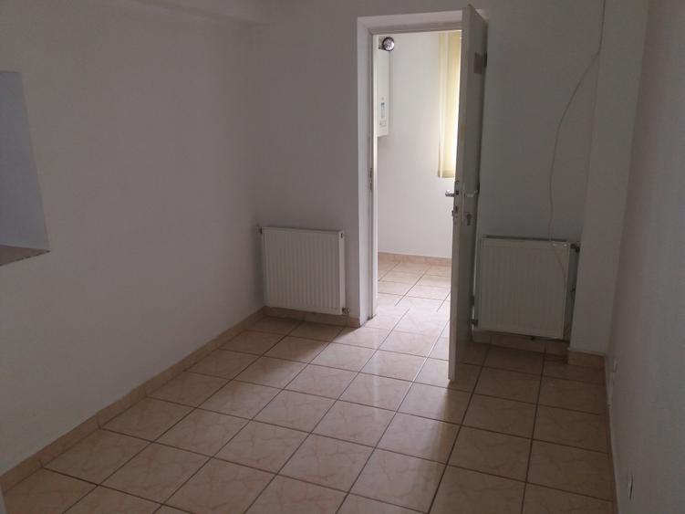 Apartament 3 camere la parter zona Est Clinic - 5