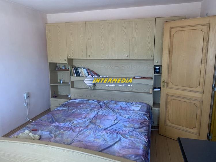 Casa de vanzare 5 camere teren aferent 1410 mp cu toate utilitatile zona Oarda - 4