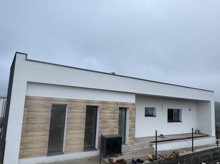 Casă cu 4 camere în Săldăbagiu de Munte