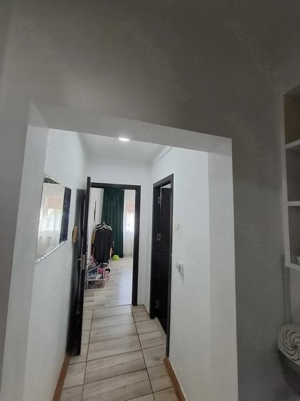 Apartament cu 3 camere semidecomandat în Govândari